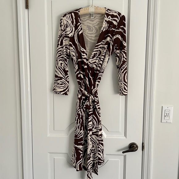 DIANE VON FURSTENBERG Julian Wrap Dress - Picture 6 of 10